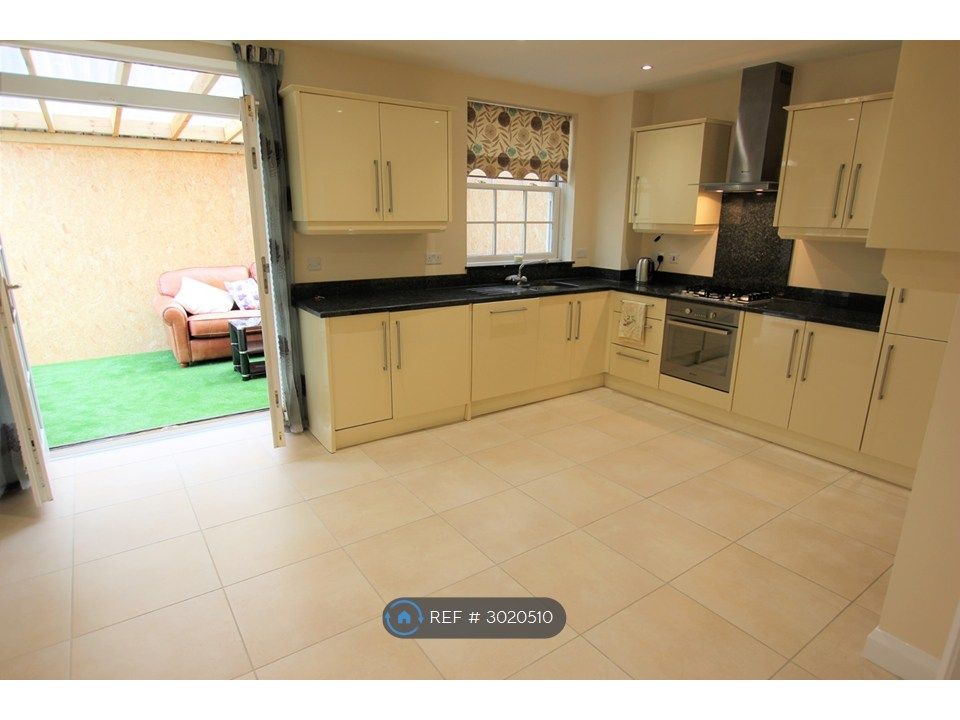 Property photo 3 of 7 Spacious Kitchen Diner