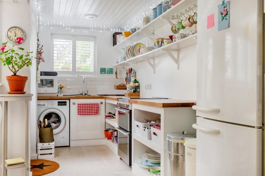 Property photo 2 of 20 Kitchen