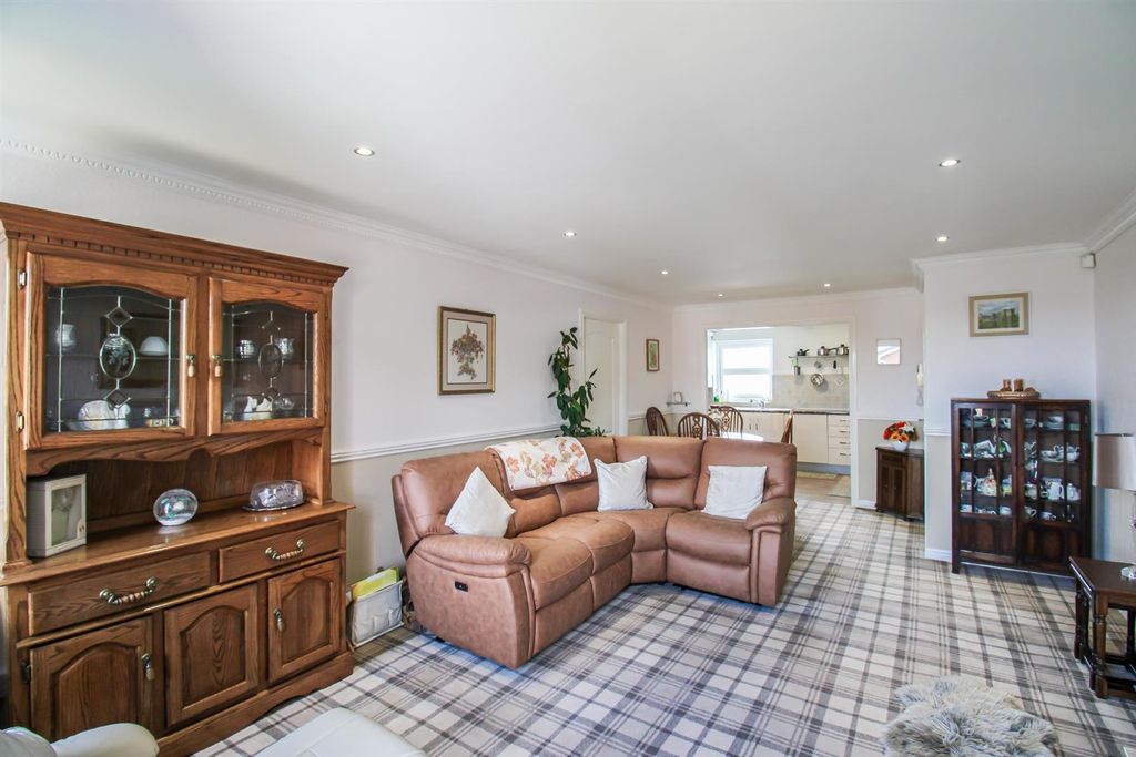 Property photo 3 of 9 Lounge Dining Room