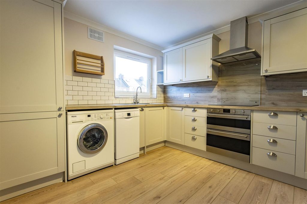 Property photo 3 of 14 Kitchen/Diner