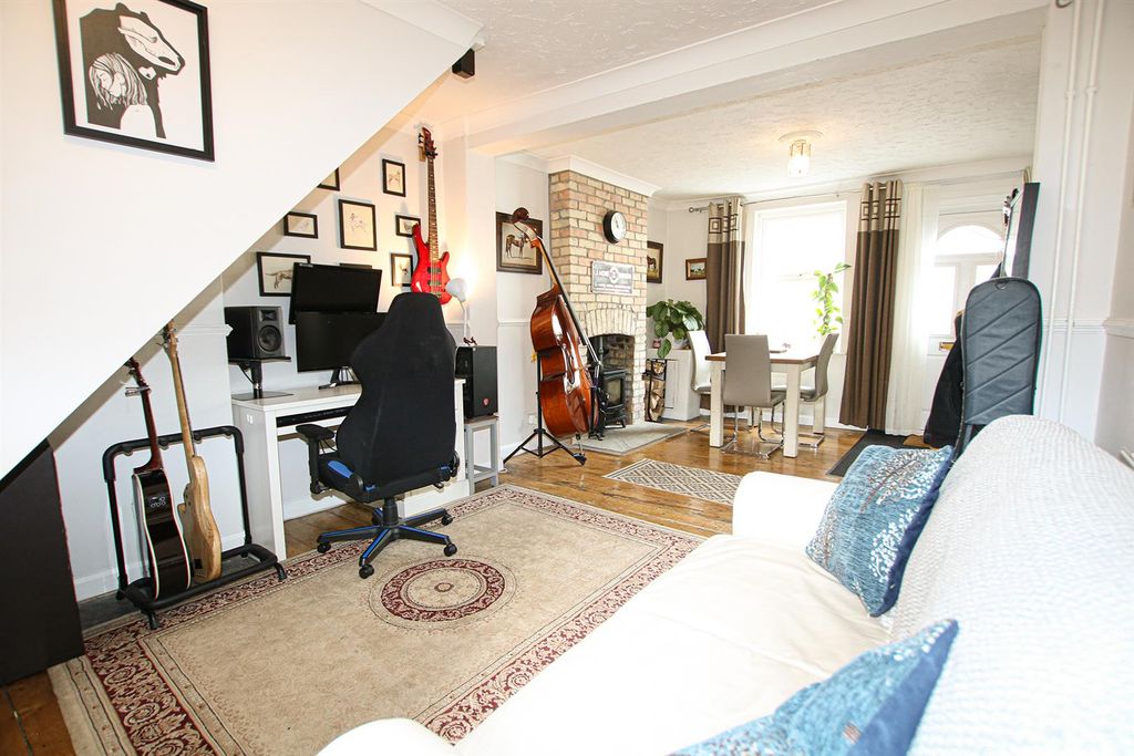 Property photo 3 of 14 Img_2606 Lvg.Jpg