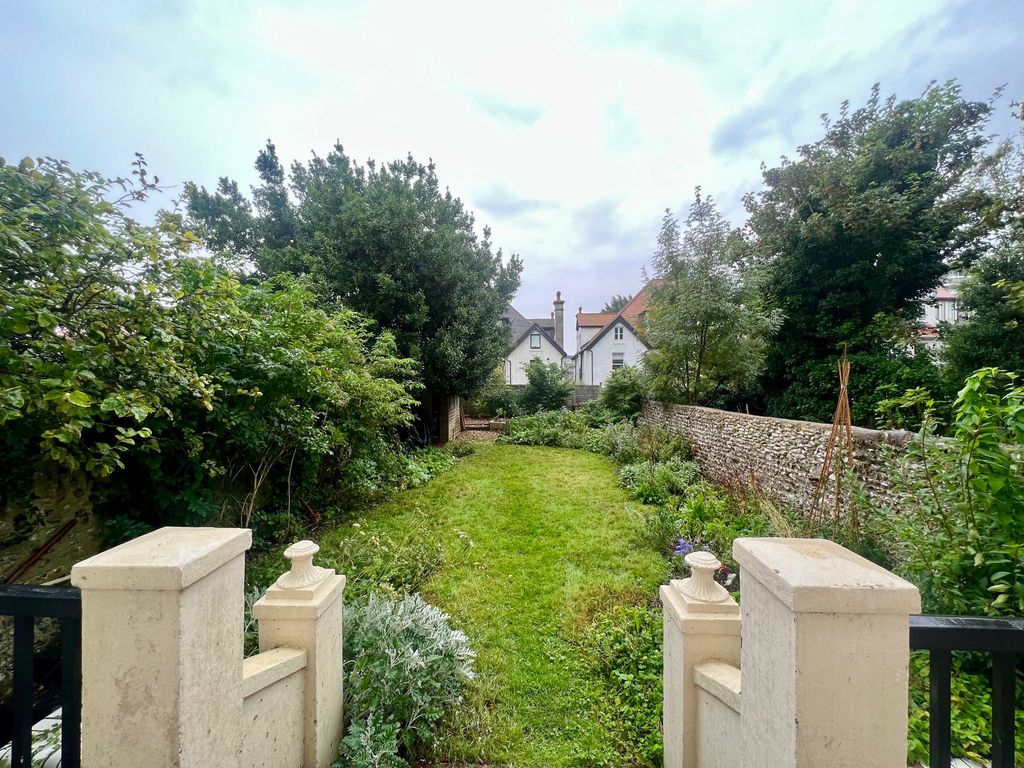 Property photo 3 of 6
