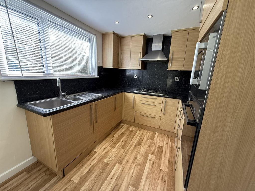 Property photo 3 of 13 Kitchen