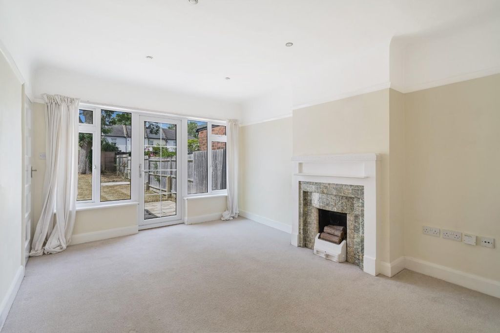 Property photo 2 of 15 Eastdean Avenue