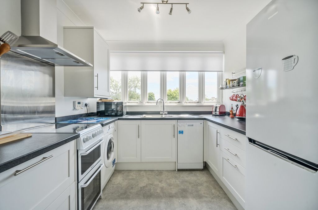 Property photo 3 of 22 Kitchen Breakfast Rm