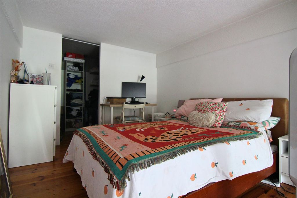 Property photo 3 of 12 Bedroom