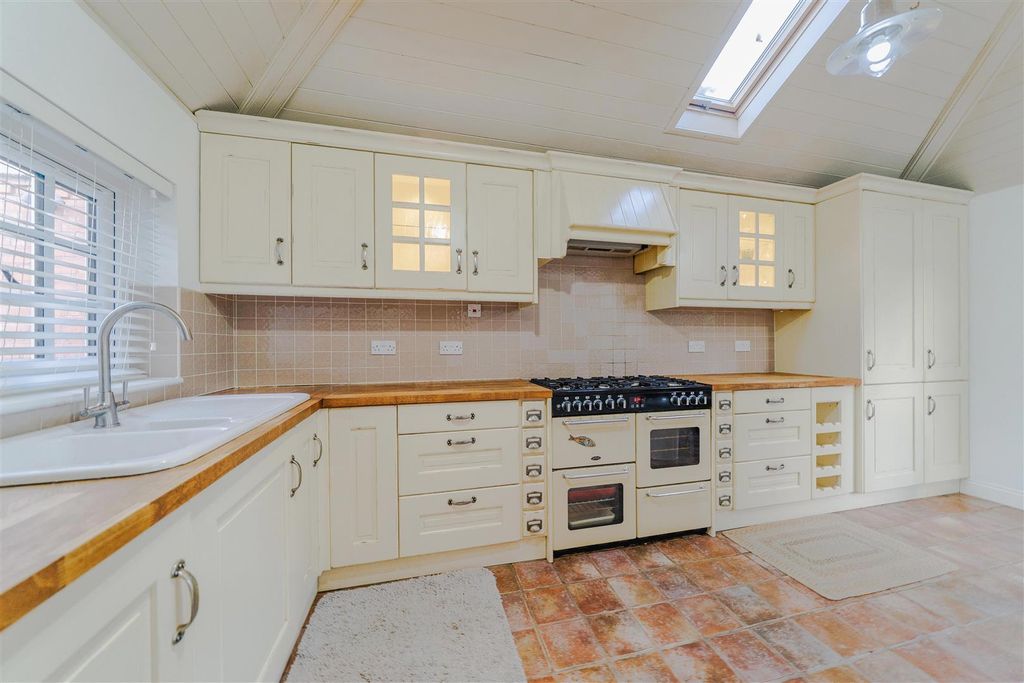 Property photo 3 of 39 Kitchen