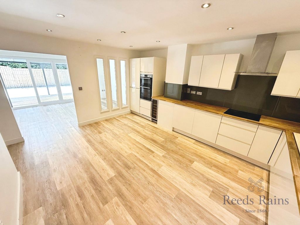Property photo 2 of 36 Picture No. 20