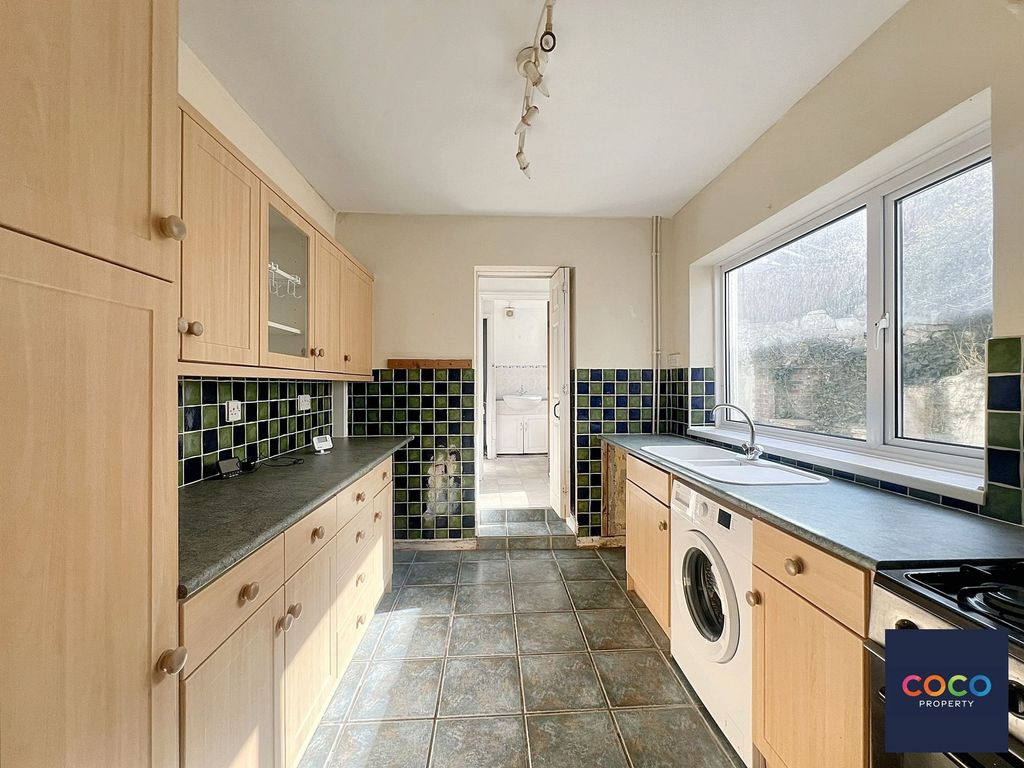 Property photo 2 of 10 Kitchen