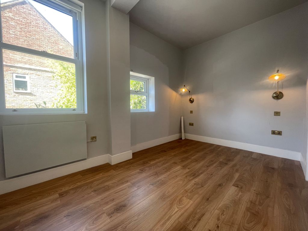 Property photo 3 of 4