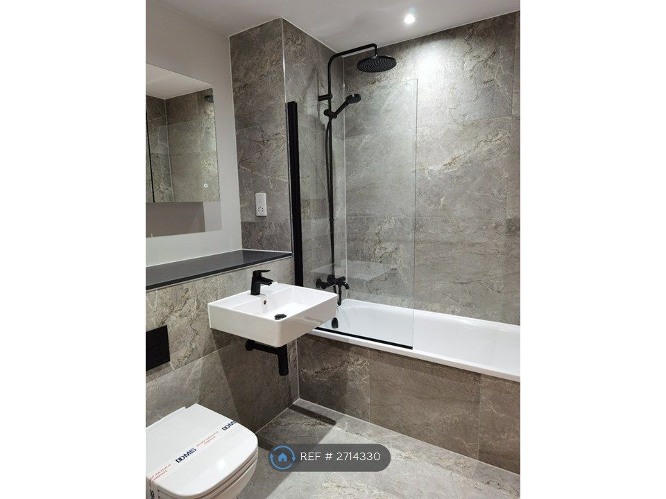 Property photo 3 of 6 Bathroom1