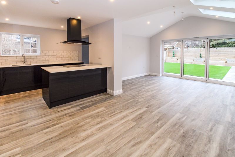 Property photo 3 of 20 Kitchen/Dining Room