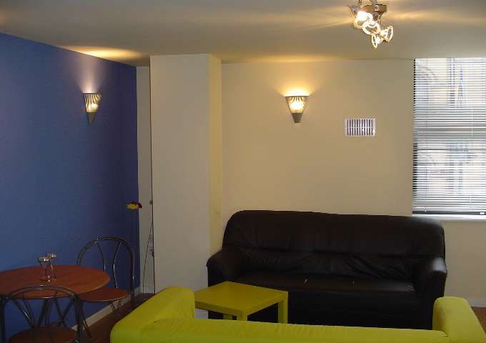 Property photo 3 of 6 Lounge(2)