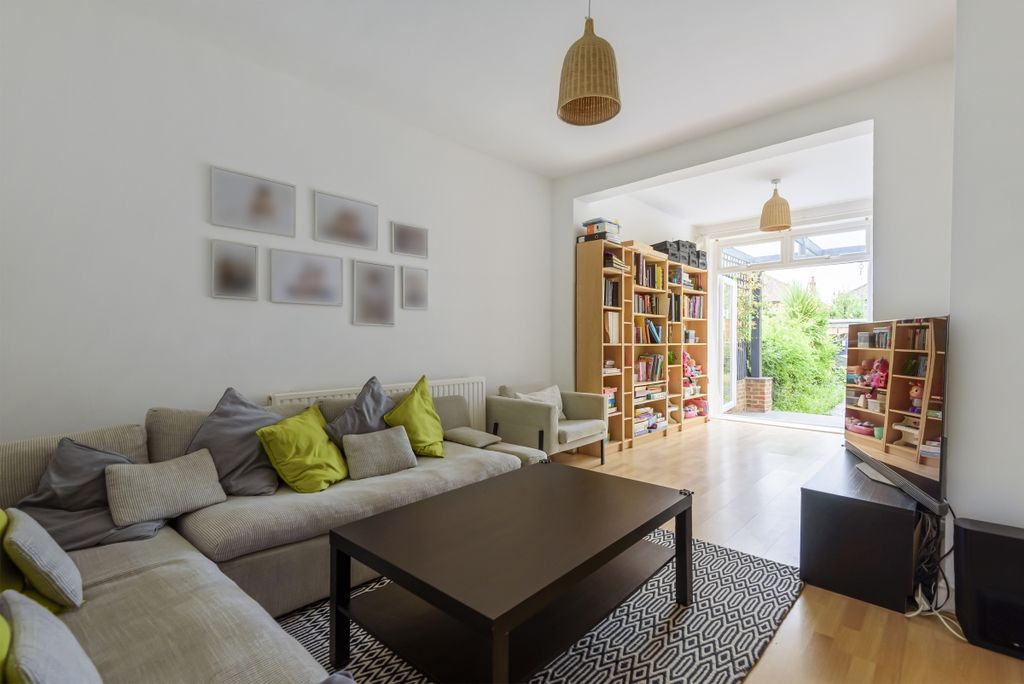 Property photo 1 of 8 879946 (2)