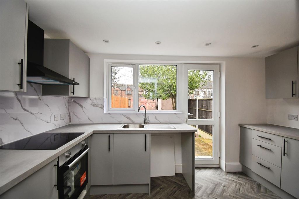 Property photo 3 of 15 0582A133-U 20 2824 29.Jpg