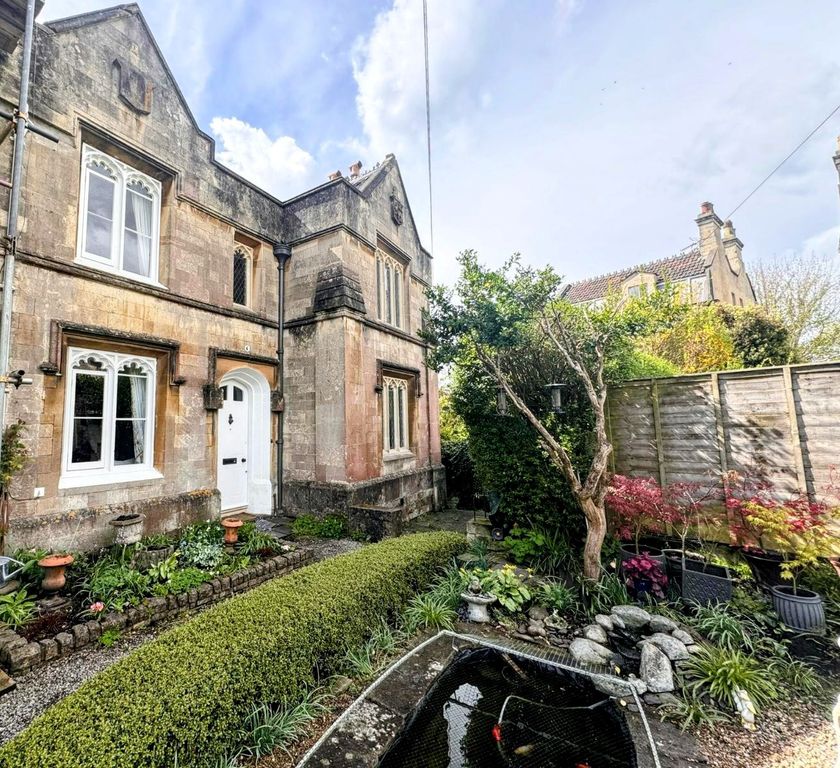Property photo 1 of 11 Front