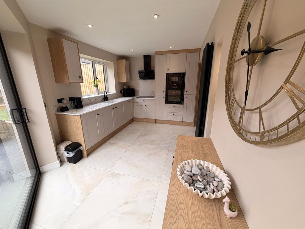 Property photo 2 of 35 Picture No. 29