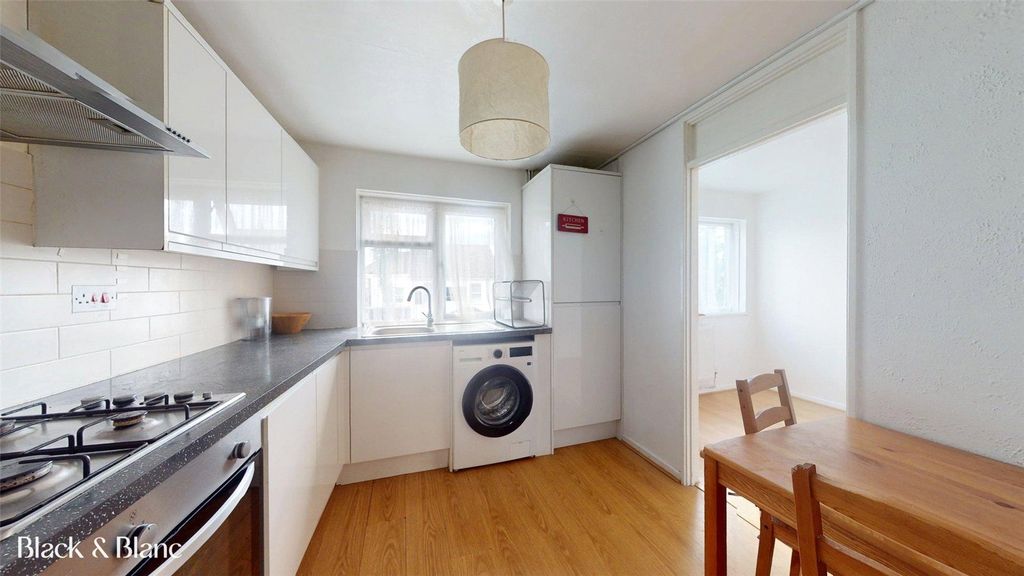 Property photo 2 of 6 Kitchen