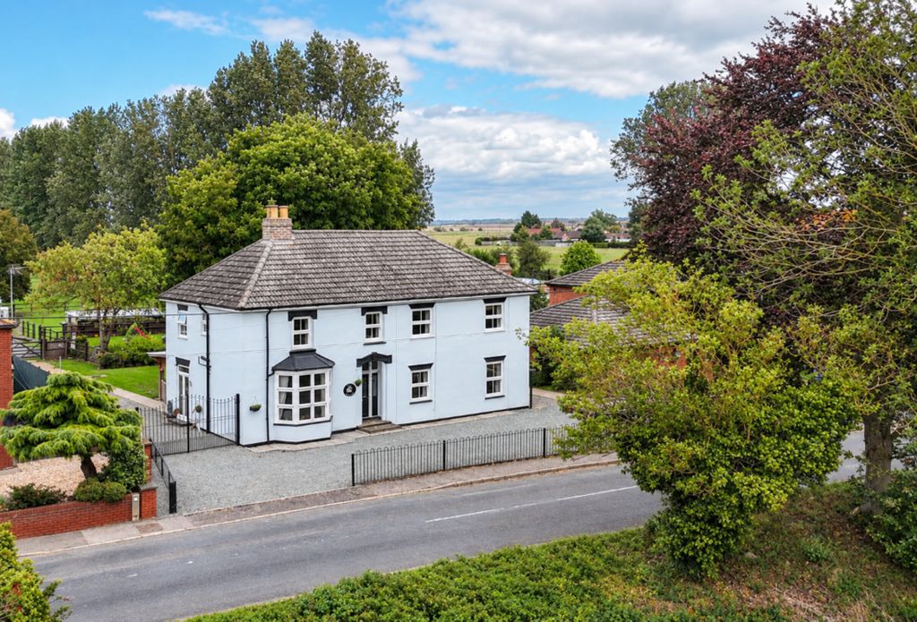 Property photo 1 of 32