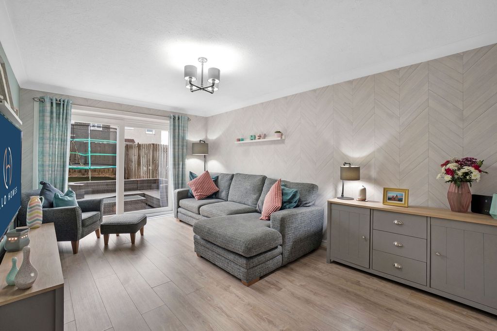 Property photo 2 of 21 Lounge