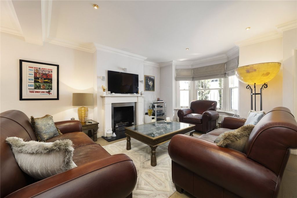 Property photo 2 of 17 Sitting Room