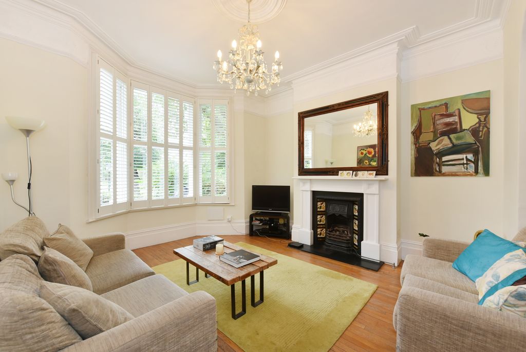 Property photo 2 of 24 22 Meynell Crescent (22)