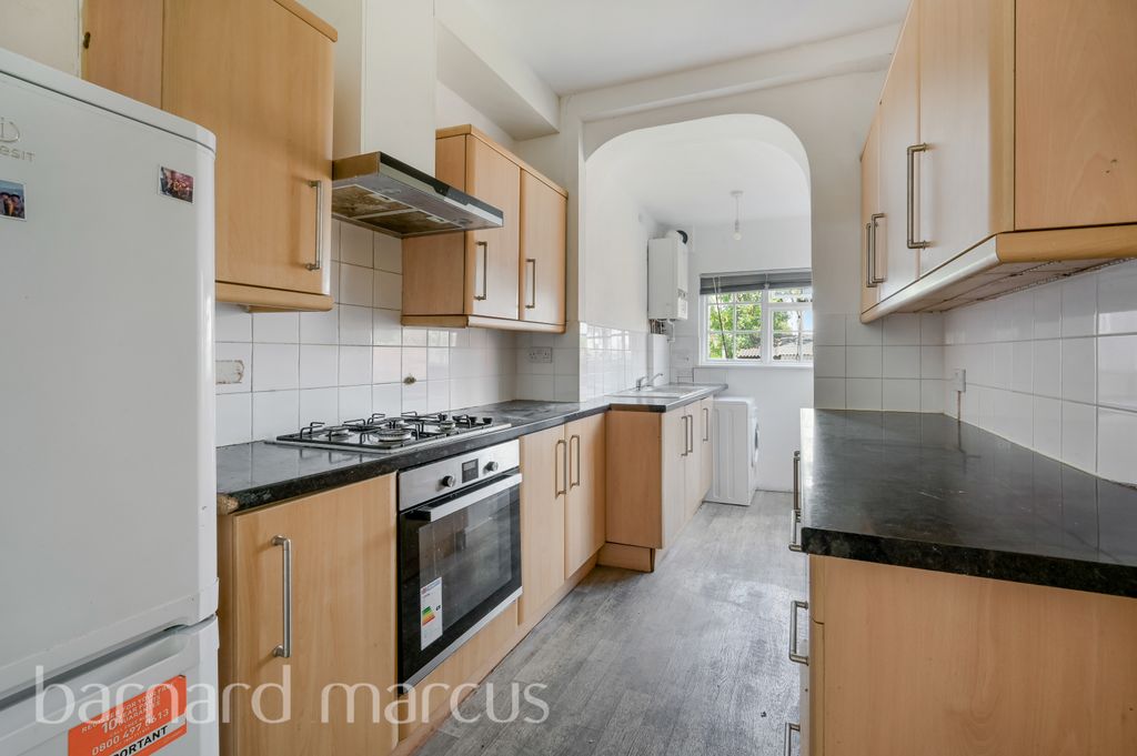 Property photo 2 of 8 Kitchen