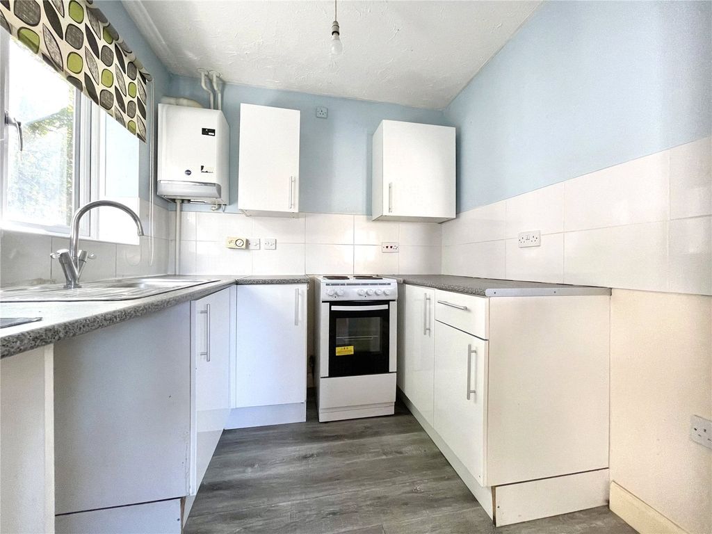 Property photo 2 of 6 Kitchen
