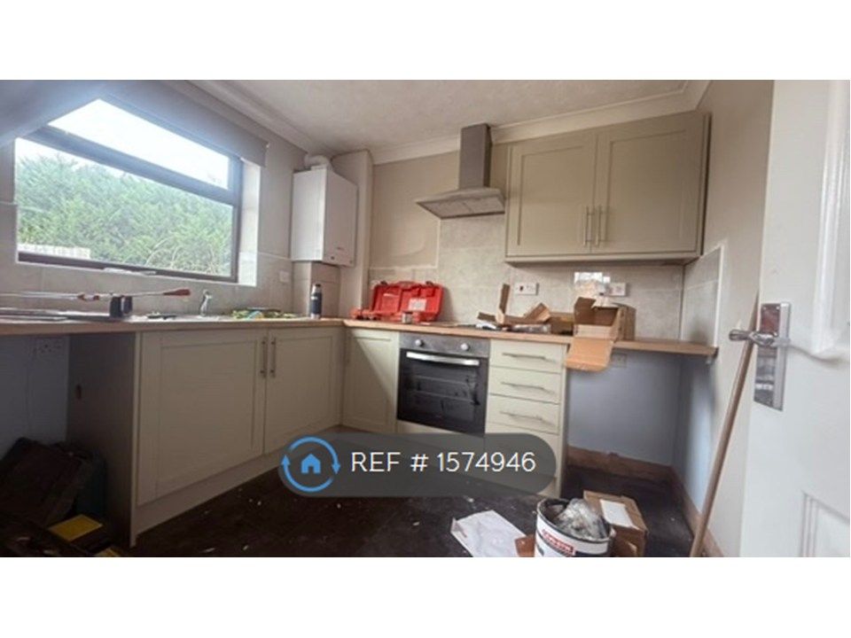 Property photo 2 of 12 Kitchen
