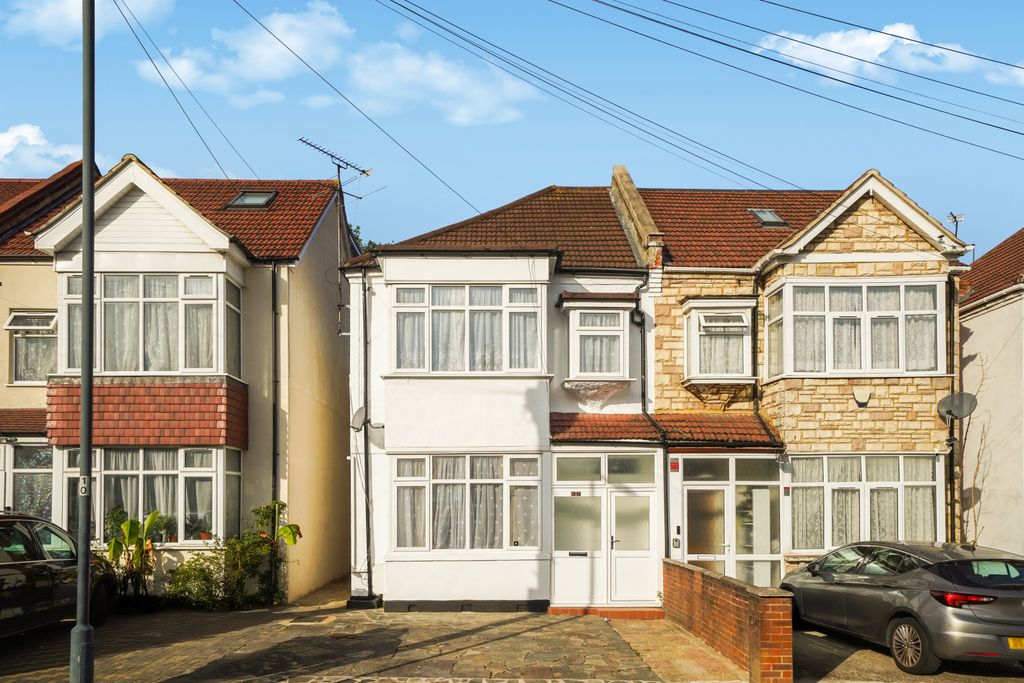 Property photo 2 of 15 67 Swinderby Road Wembley Ha0 4Se - 014