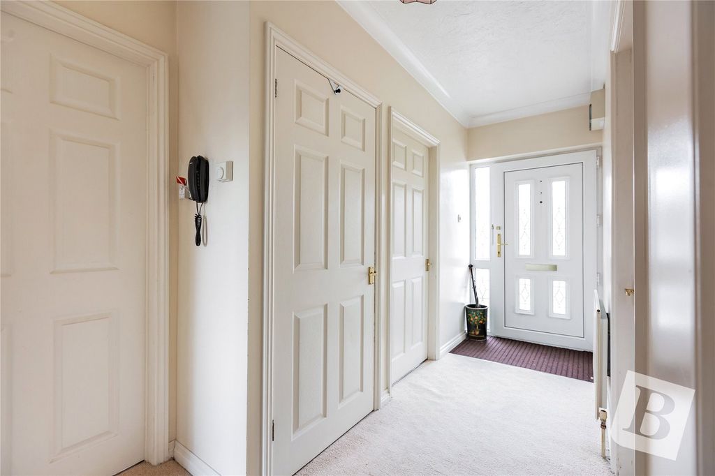 Property photo 3 of 14 Entrance Hall