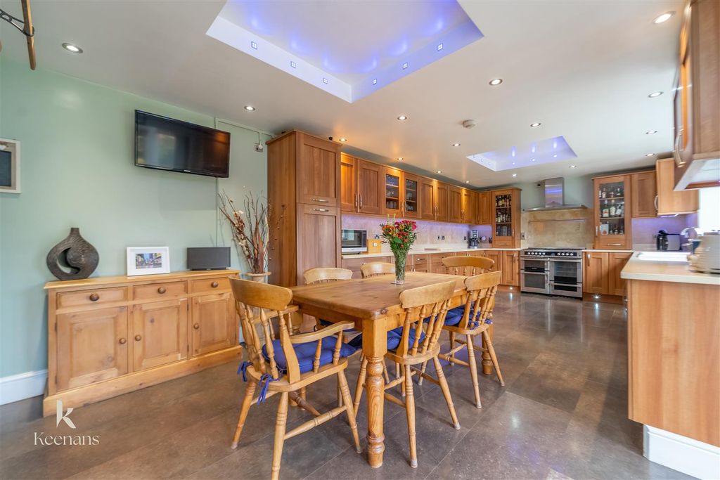 Property photo 2 of 38