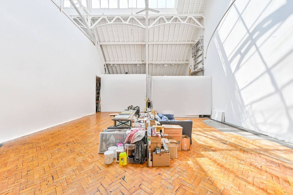 Property photo 3 of 31