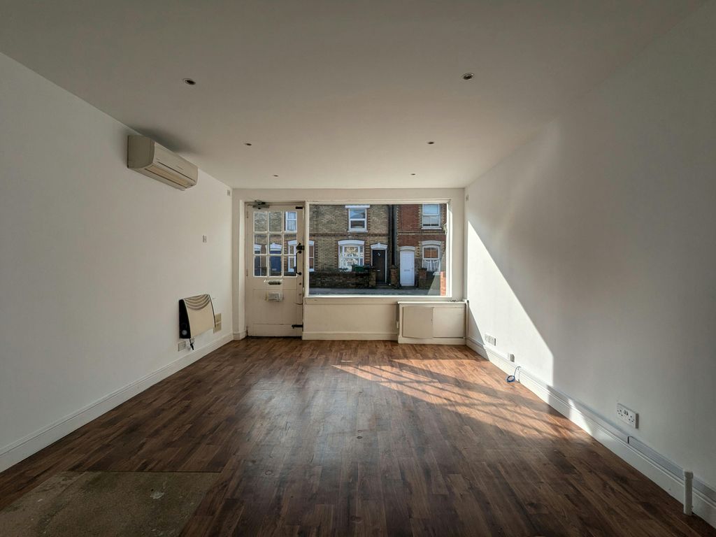 Property photo 2 of 8 1000005537.Jpg