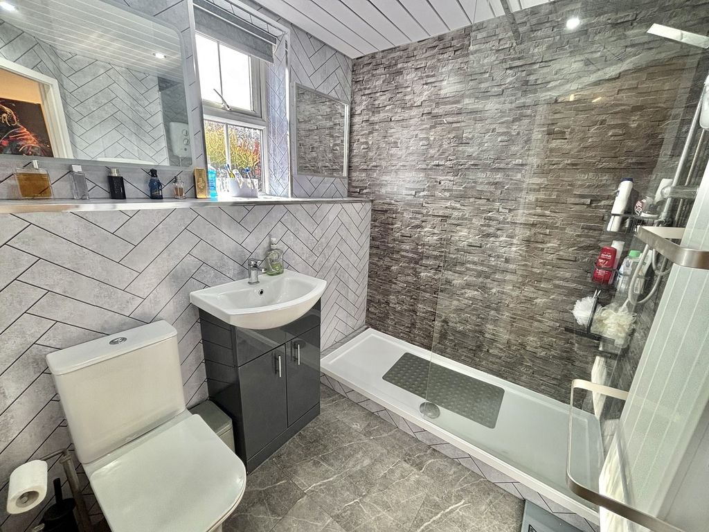 Property photo 2 of 12 Shower Room