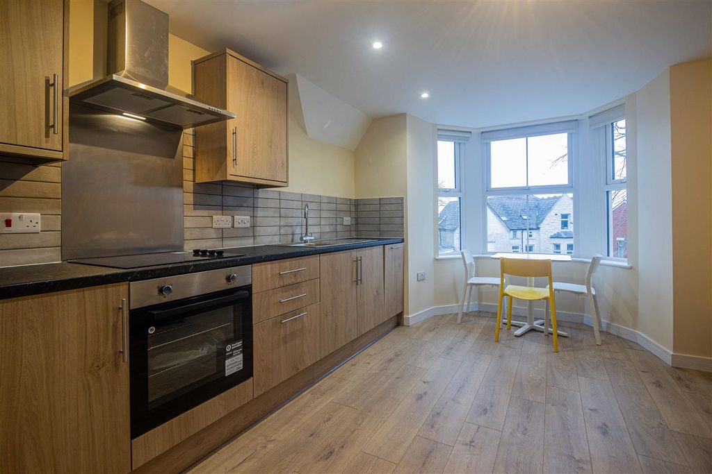 Property photo 2 of 8 Img-2.Jpg