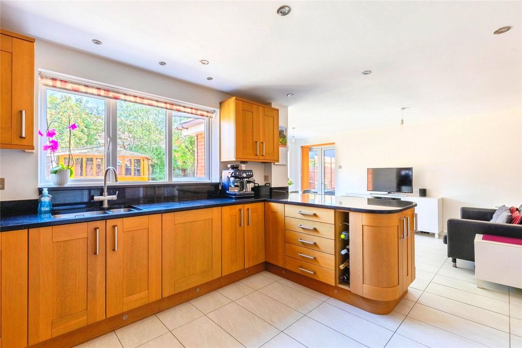 Property photo 3 of 22 Dining Kitchen