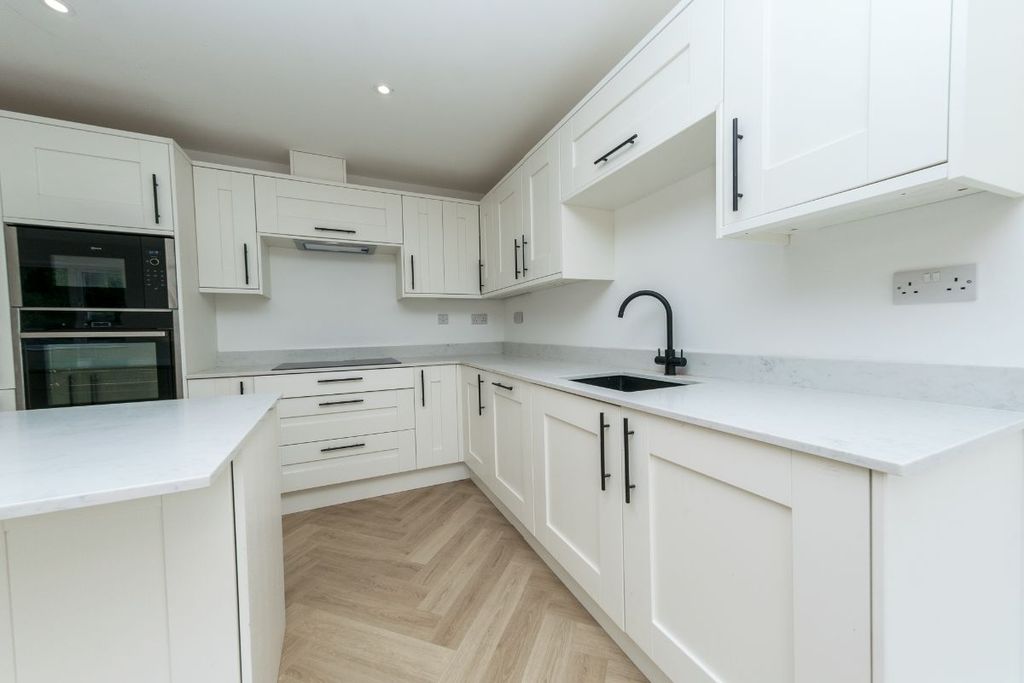 Property photo 3 of 35