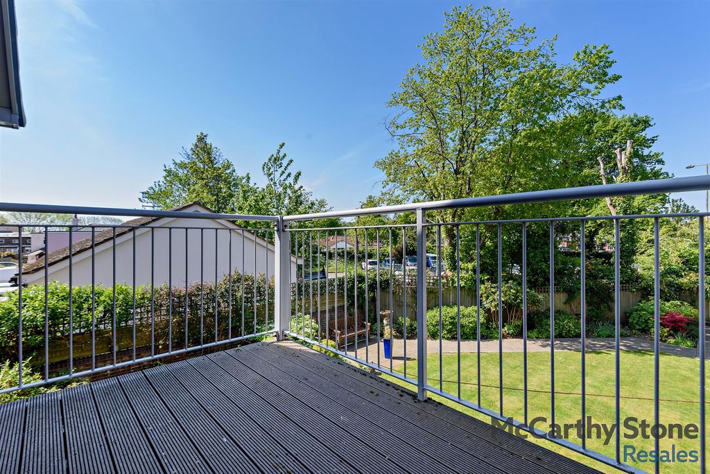 Property photo 3 of 8 8646021-Exterior02-800.Jpg