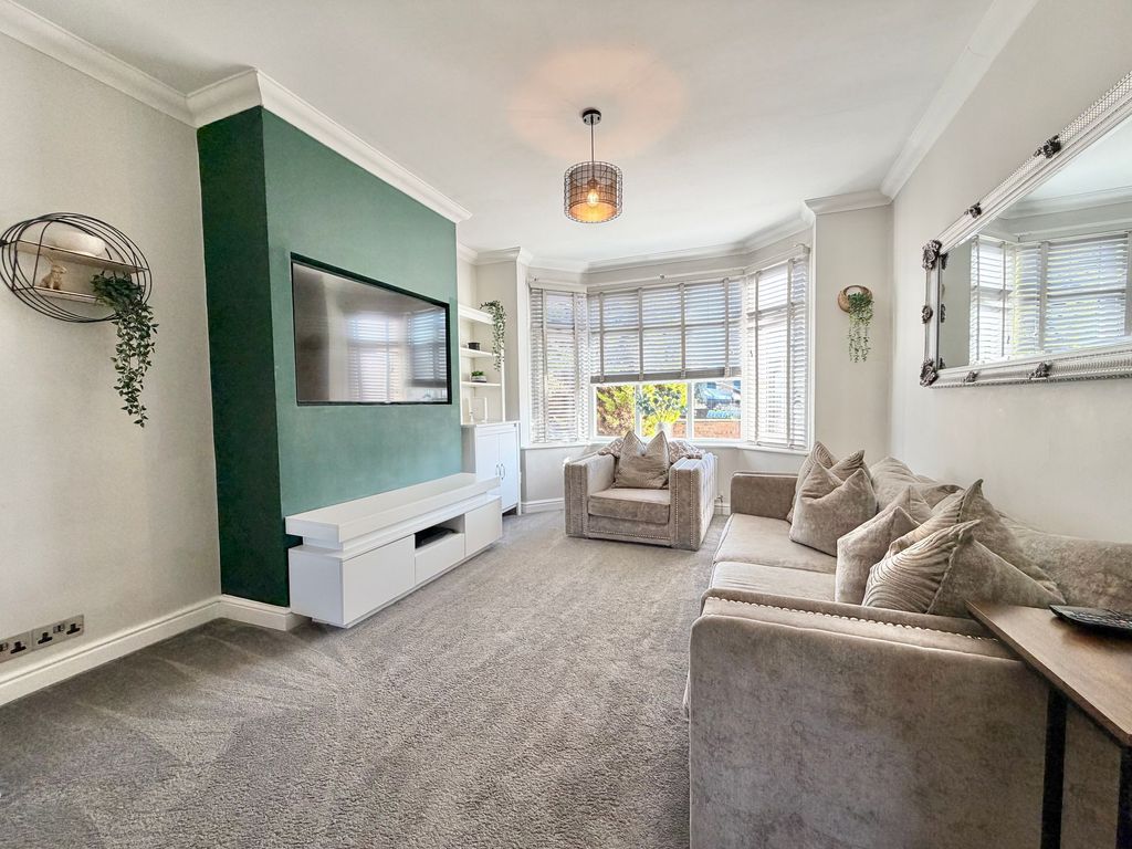 Property photo 2 of 18 Lounge