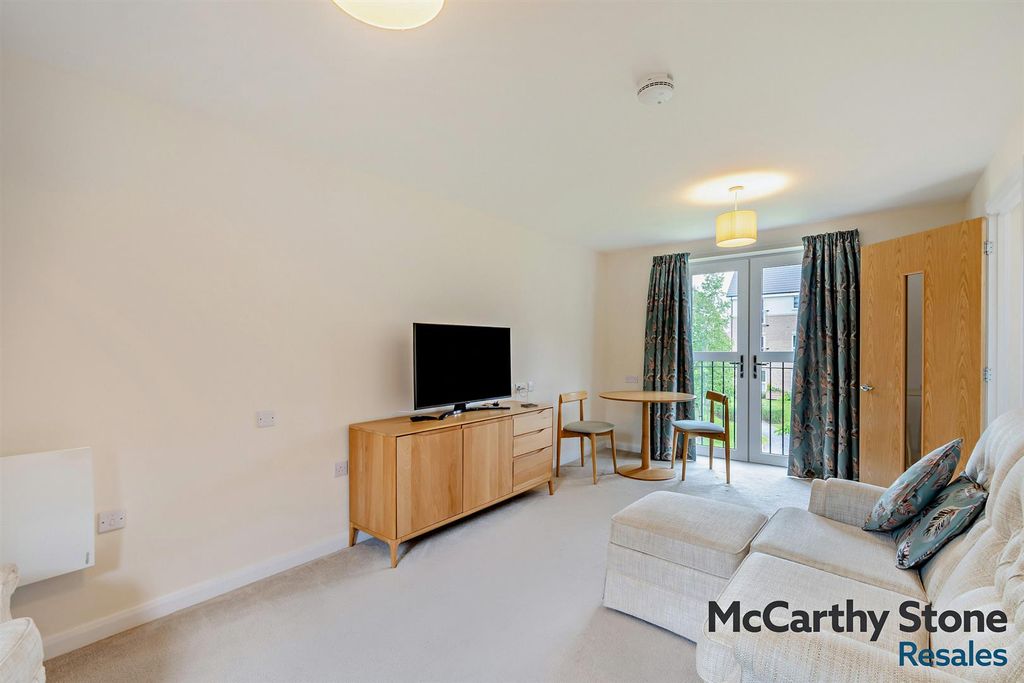 Property photo 3 of 26 8691435-Interior06-800.Jpg