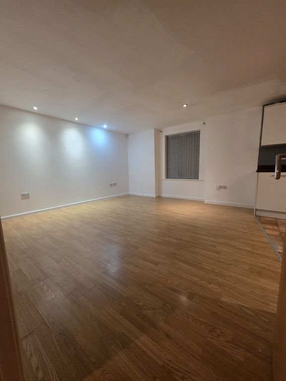 Property photo 3 of 7 9Dbab5Ca-Fe82-4226-9285-B3F6Be8d4135