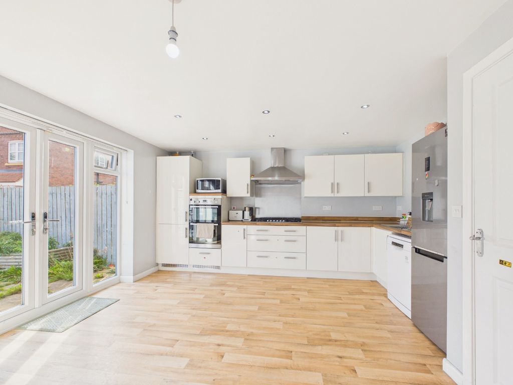 Property photo 2 of 13 5563273