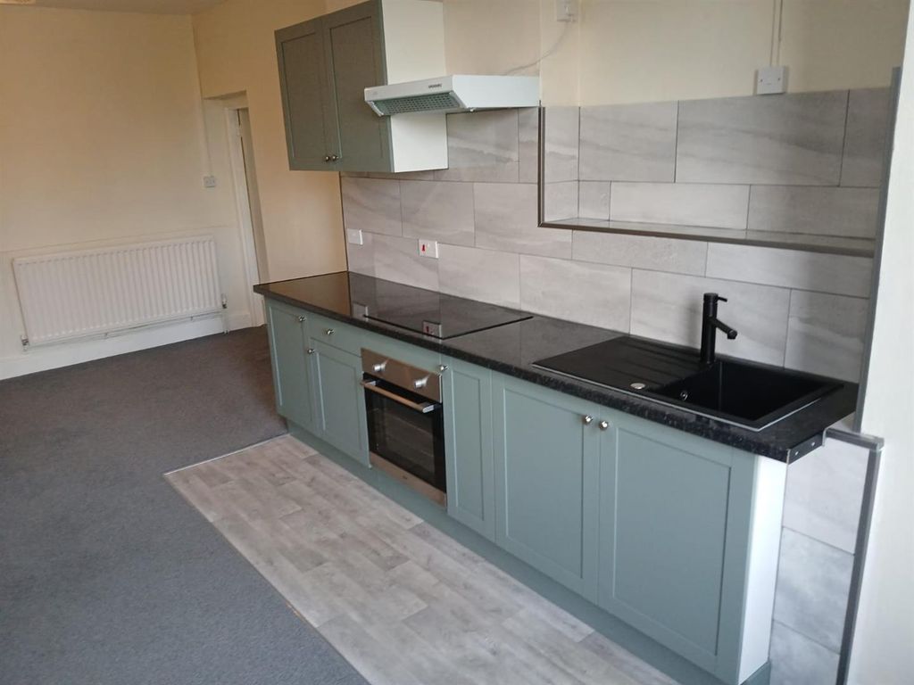 Property photo 3 of 57 Flat 3