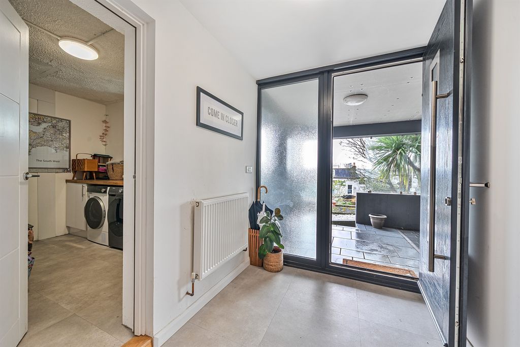 Property photo 2 of 23