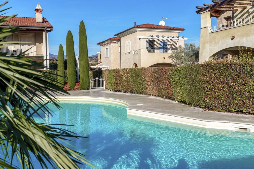 Property photo 1 of 21