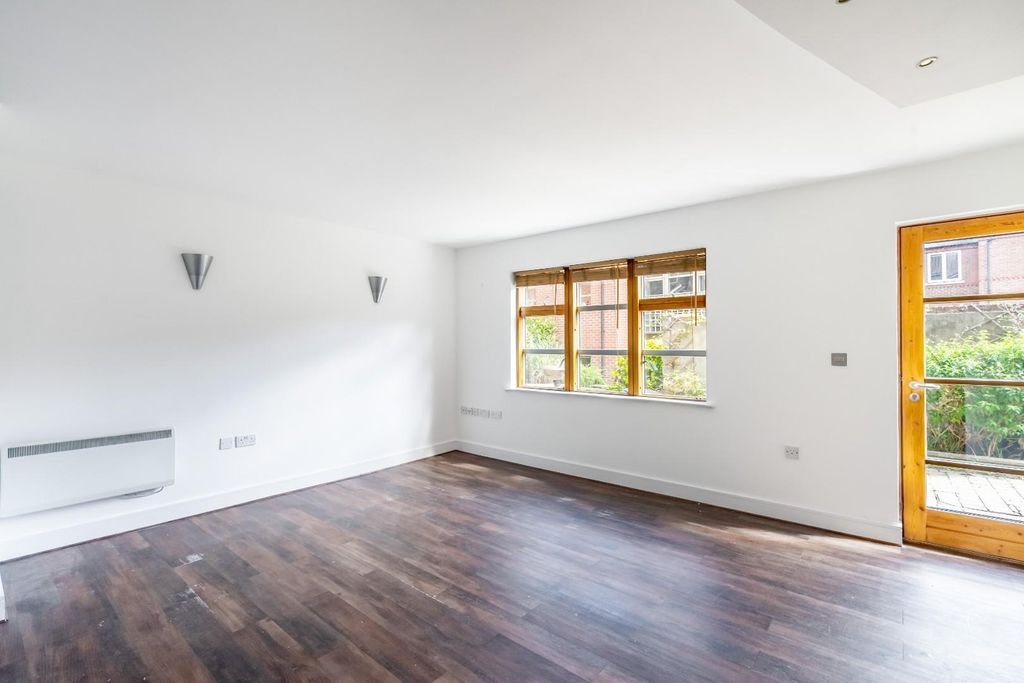 Property photo 3 of 11 5Tc-2.Jpg