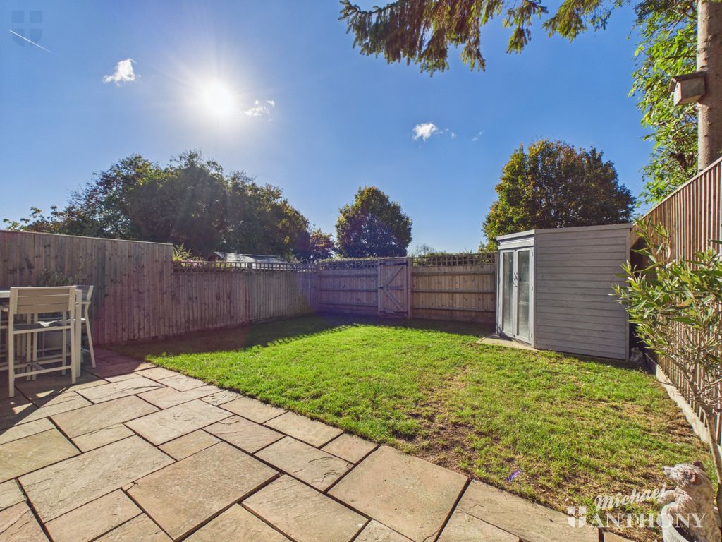 Property photo 3 of 17 Cam03218G0-Pr1185-Still019