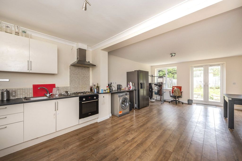 Property photo 3 of 12 Kitchen