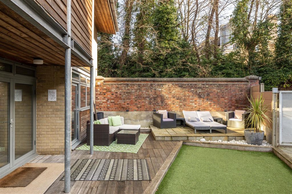 Property photo 3 of 19